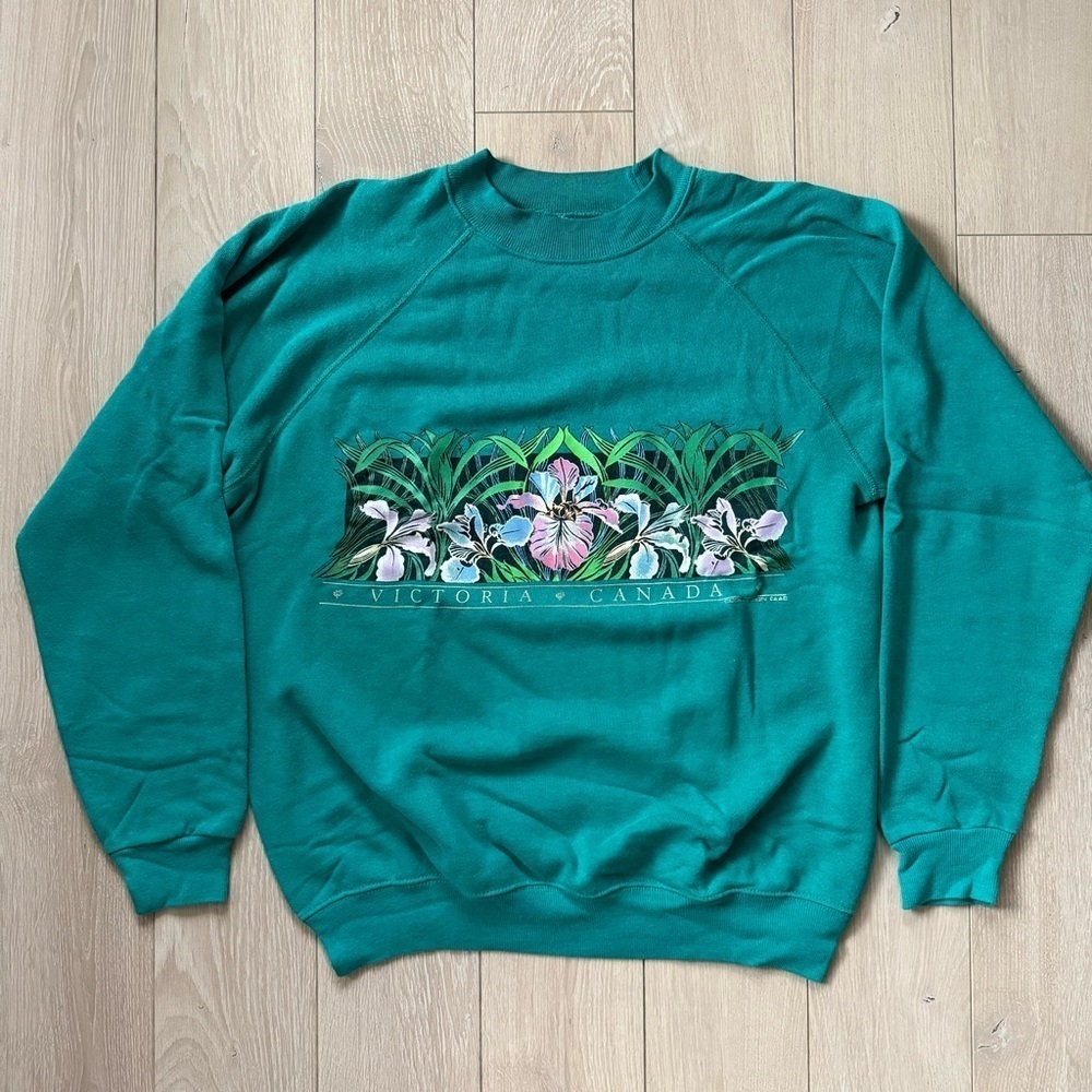 Vintage Hanes Victoria Canada Iris Sweatshirt Size Large Made in USA